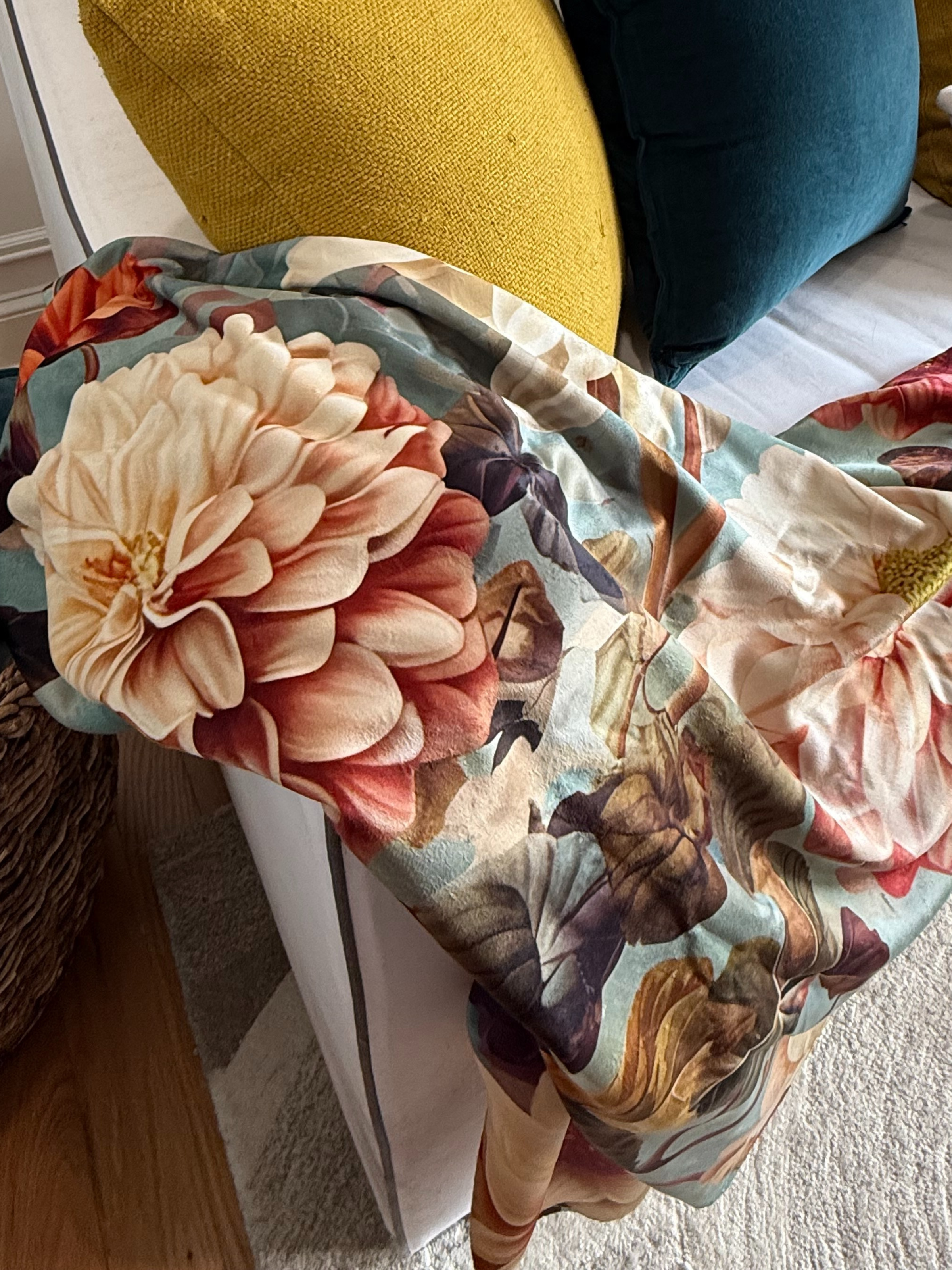 Dahlia Velvet & Sherpa blanket